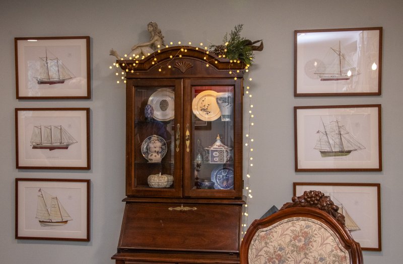 Displayed in Marla and Tom Norton’s home are folio prints of Chesapeake Bay sailing vessels and a collection of antique plates.